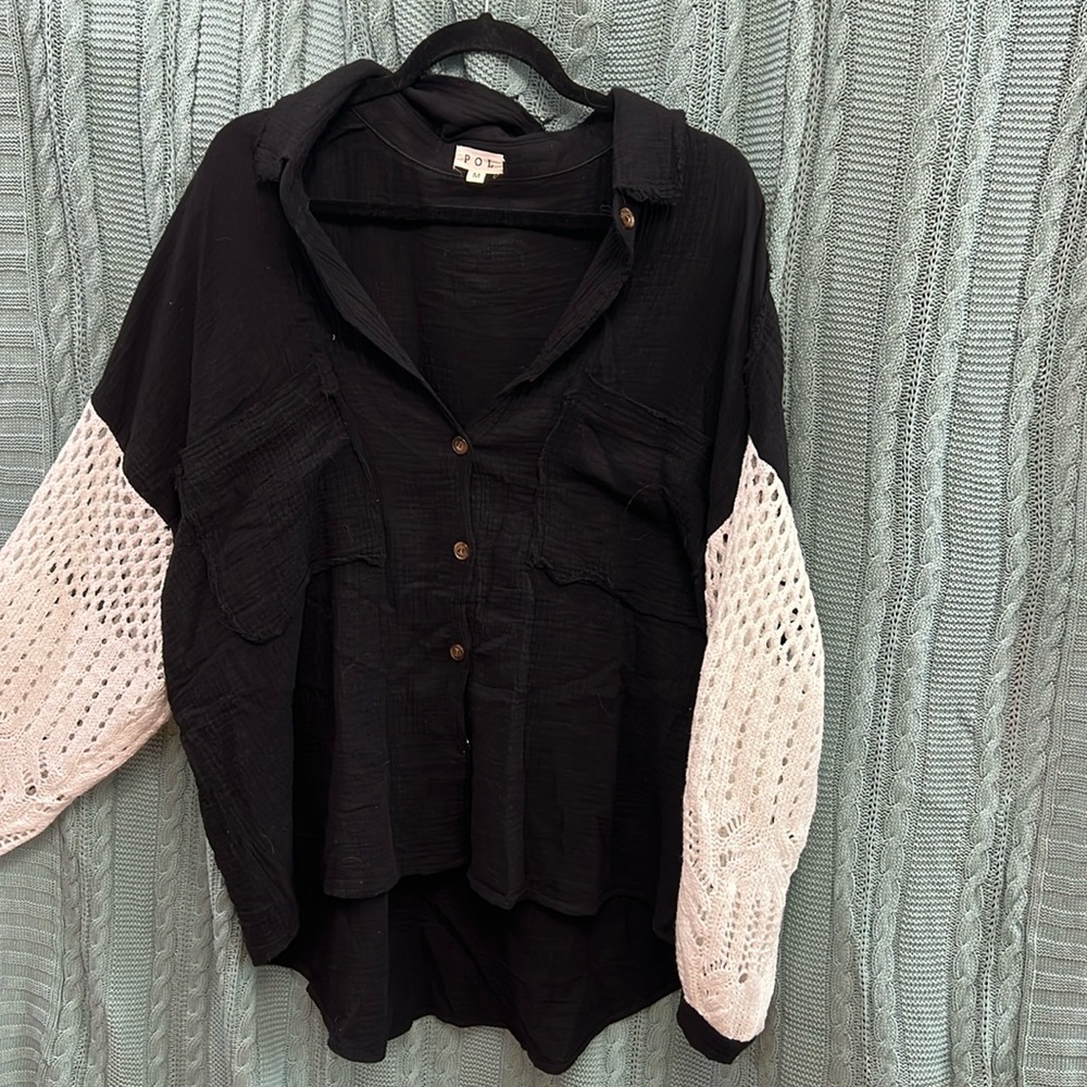 POL, M, black with white sleeves